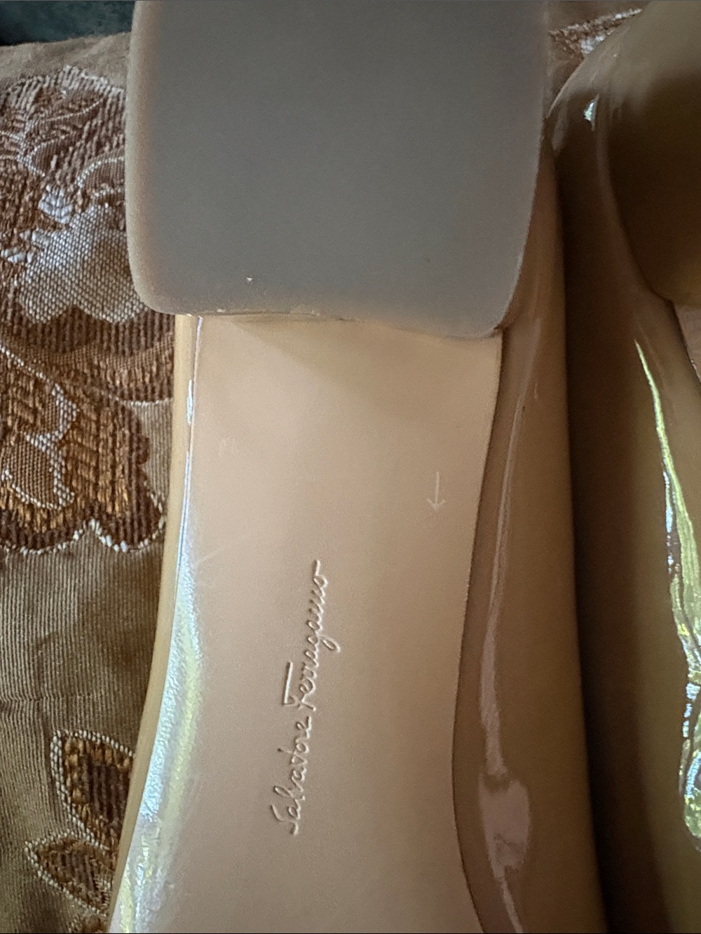 Salvatore Ferragamo Patent Leather Bow Heels Nude 9D (Samples?) - Picture 3 of 5